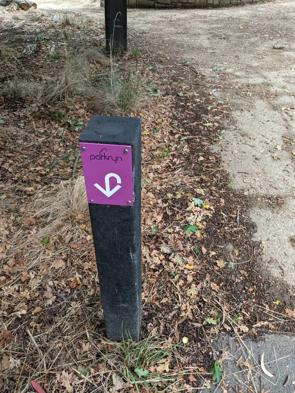 A very handy sign for people like us who are doing a ”freedom run” (Read: walking or running the parkrun course at any time or day *other* than when parkrun is actually held as an event. Note: This parkrun starts at 9 am and is run every single Saturday bar crazy weather events).