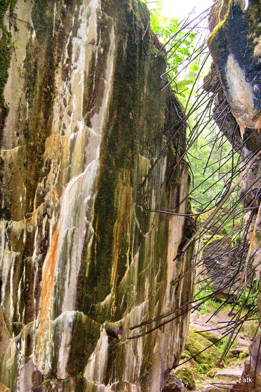The walls are like rocks