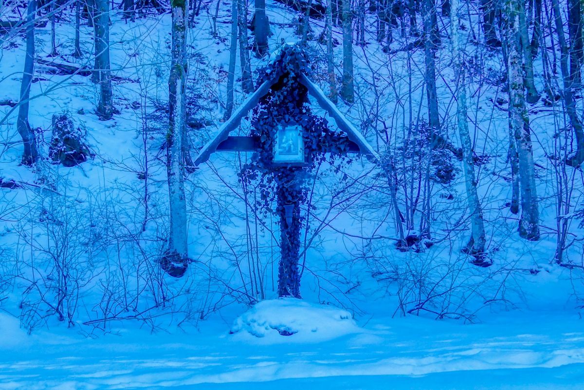 Wayside cross