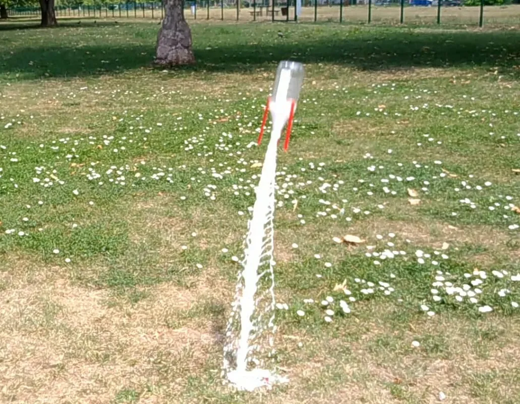 How to make homemade rocket with vinegar and baking soda - Flying rocket