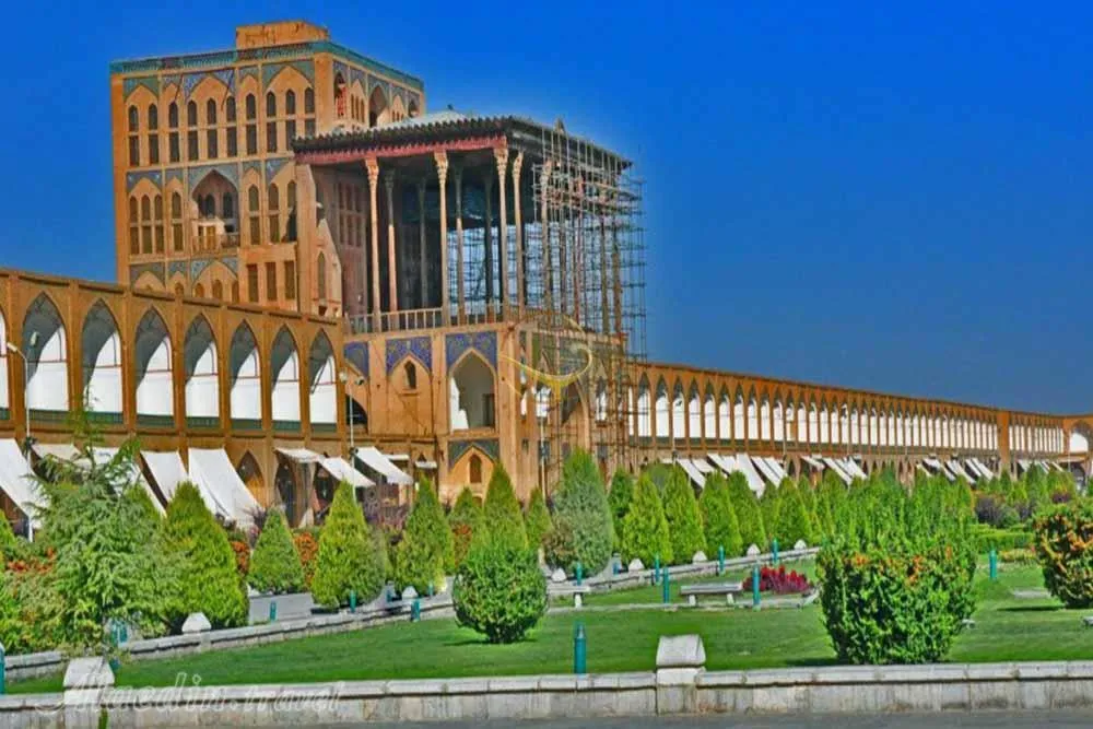 Alaedin-Travel-Agency-Attraction-Palace-Ali-Qapu-Isfahan-2.jpg