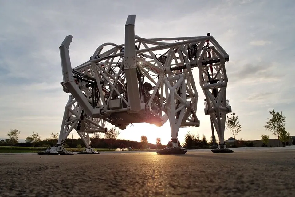 Furrion-Prosthesis-Exo-bionic-Racing-Mech-image-2.jpg