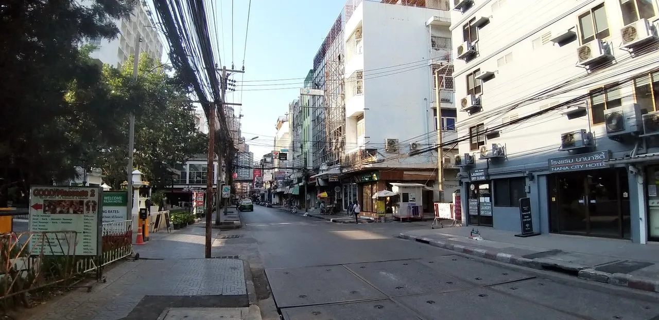 Railway%20line%20Old%20Bangkok%20Town%20-%20April%202020%20376.jpg