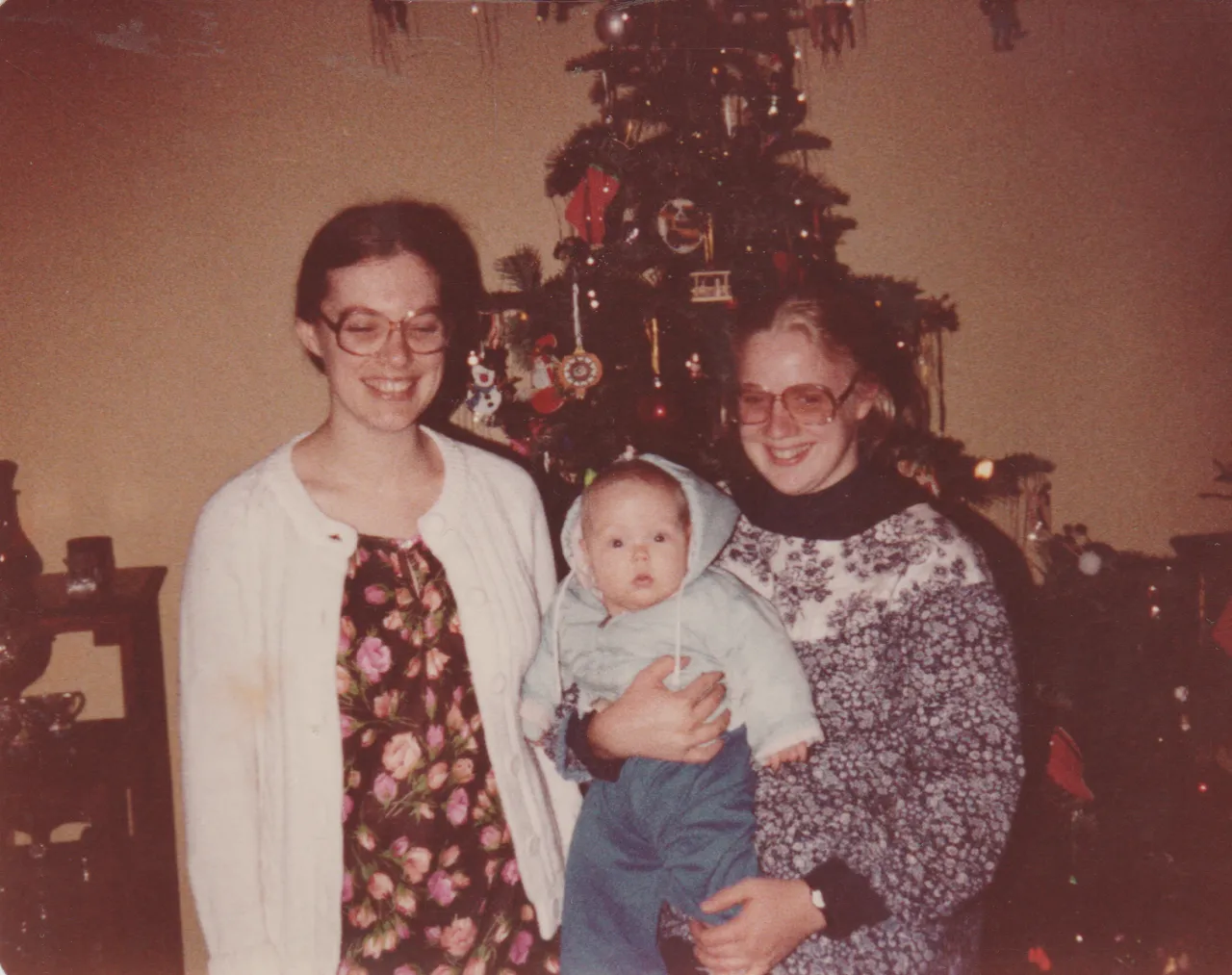 1980-12-28 - Marilyn, Katie at 6 months, a lady.png