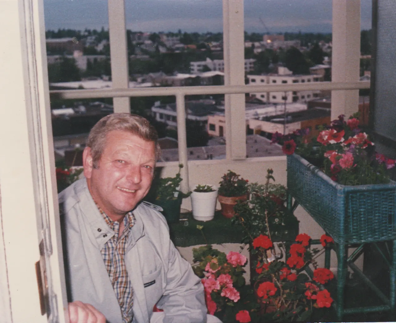 1989-10-02 - John Pickett at Ann Pickell, Seattle.png