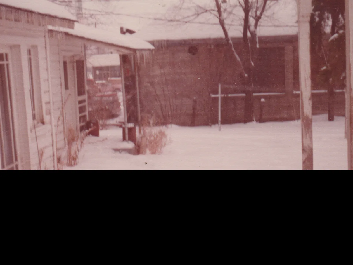 1975-01-10 - Friday - 14 inches of snow, 3pic-2.png
