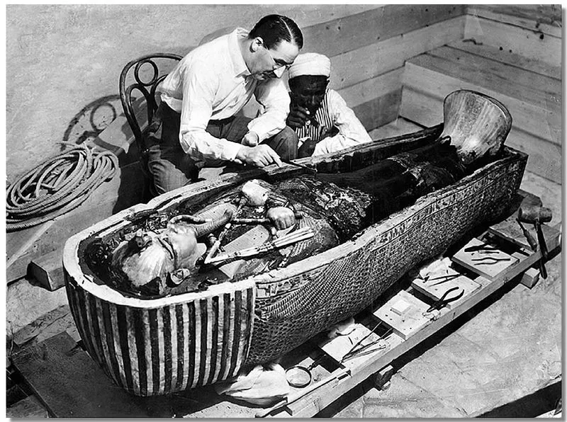 140837-The_opening_of_Tutankhamun_s_tomb_via_Wikimedia_Commons.JPG