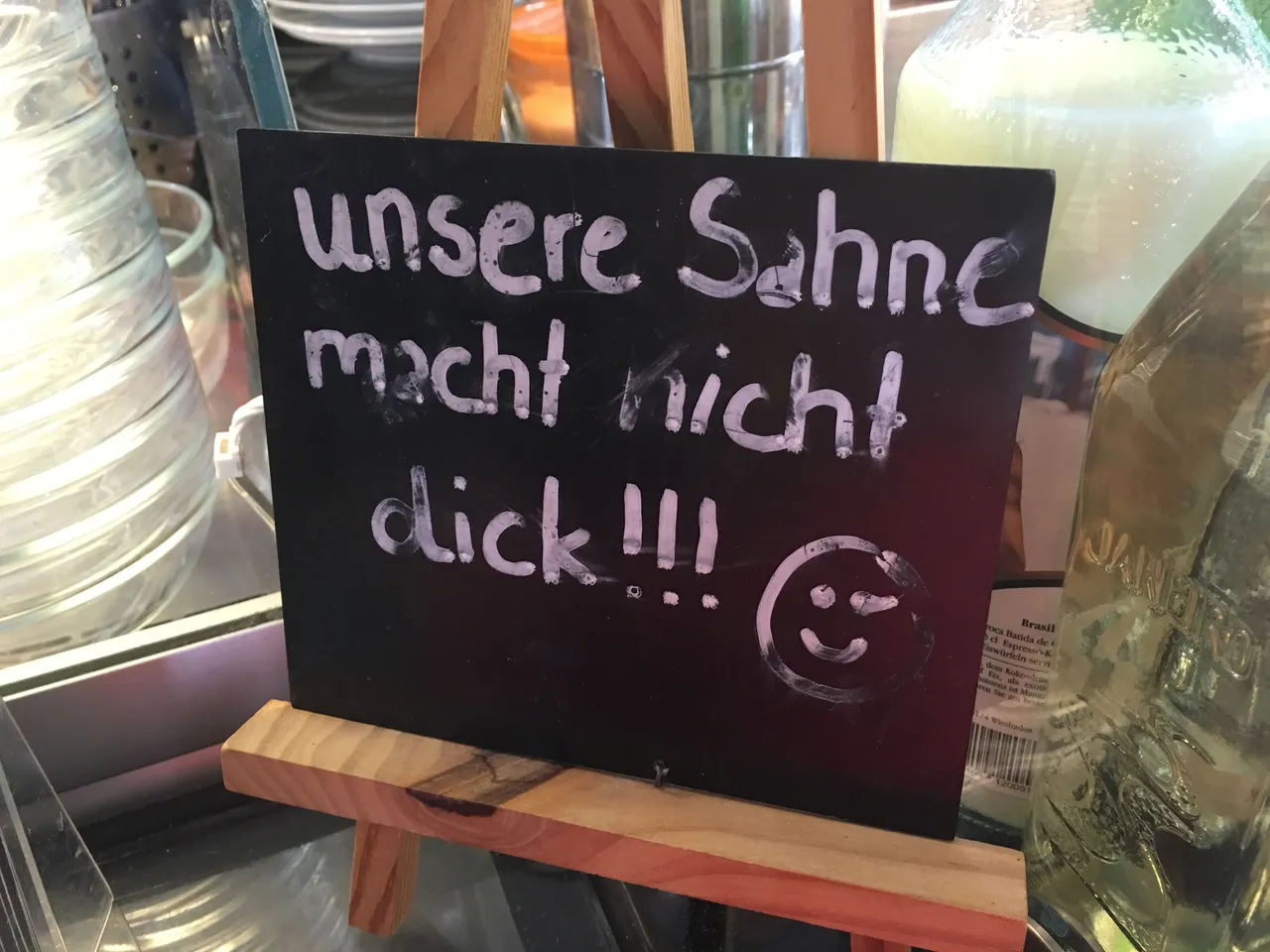 Cafe Sorgernfrei - Unsere Sahne macht nicht dick.JPG