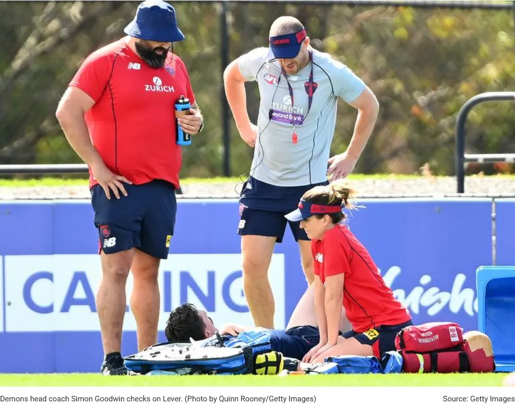Screenshot 2021-12-18 at 12-15-36 Scary moment Demons premiership star Jake Lever ‘collapsed’ in training return.png
