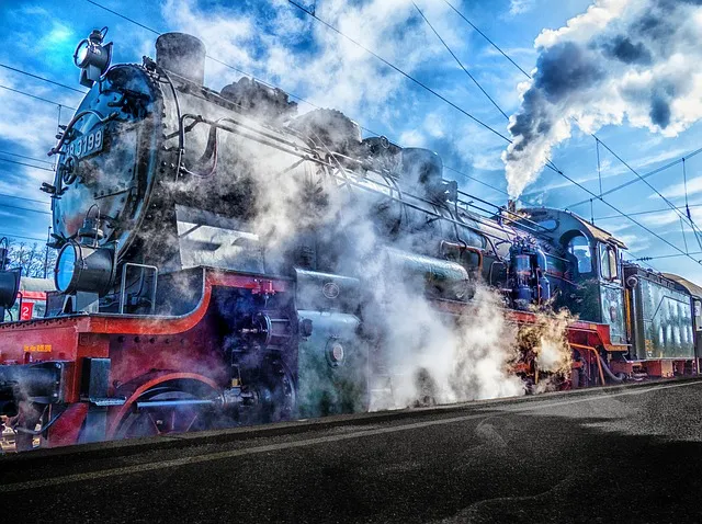 train-2181576_640.jpg