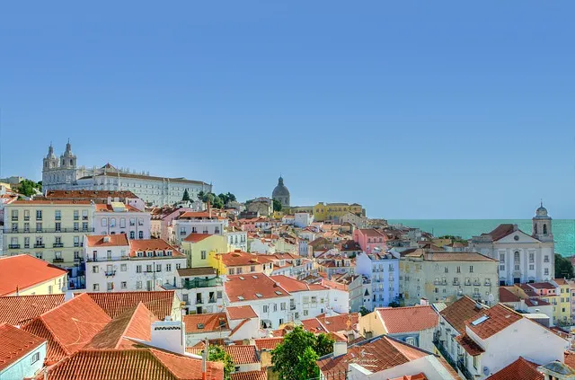 alfama-832816_640.jpg