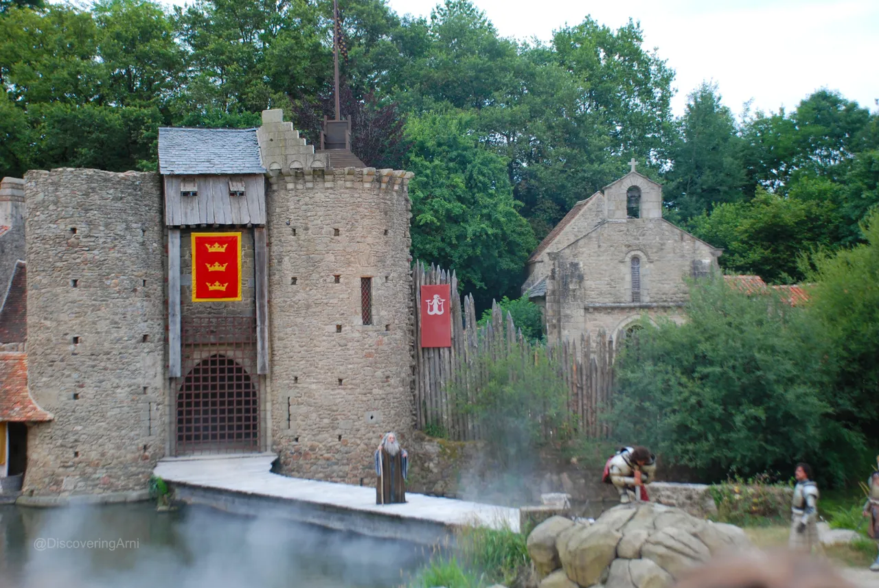 Merlin welcomes you to the castle in Camelot at Knights of the Round Table