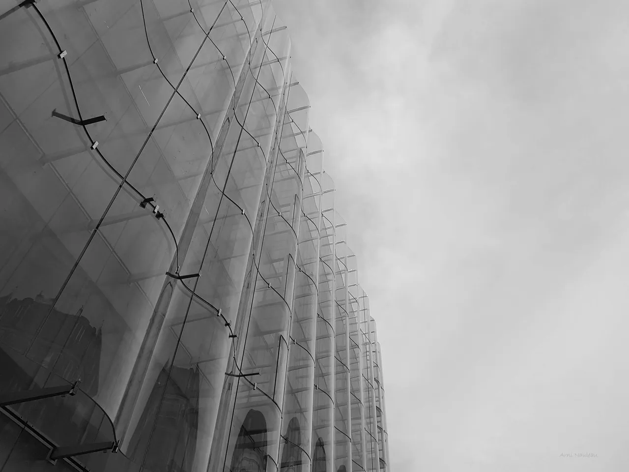 Curved Glass Facade Paris .jpg