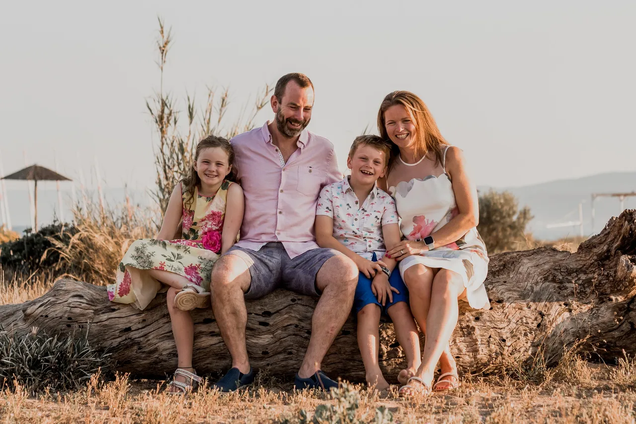 family-g8653c2b76_1920.jpg