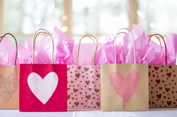 gift-bags-2067663__480.jpg