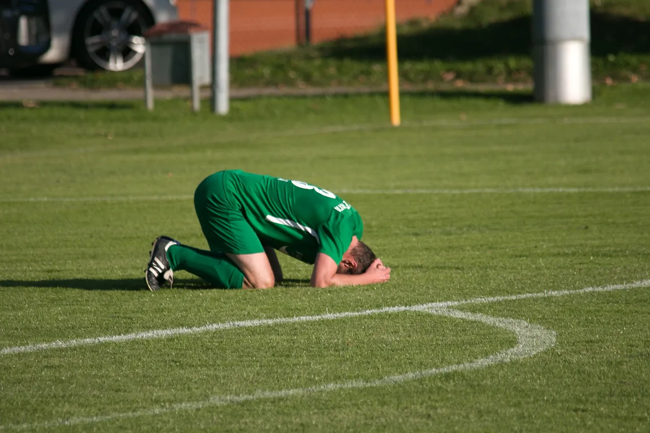 soccer-g275c2207d_1920.jpg