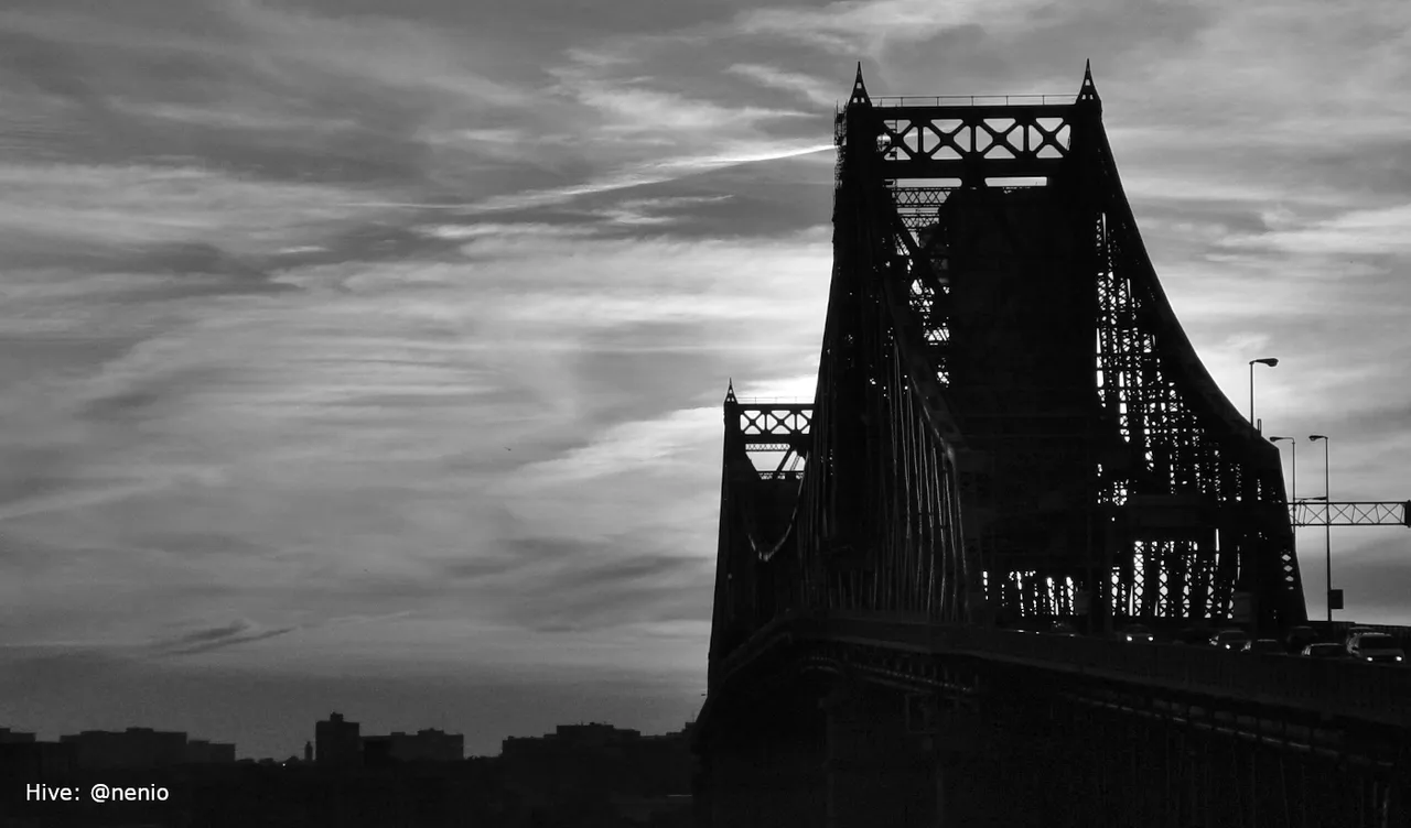 bridge-montreal-002-bw.JPG