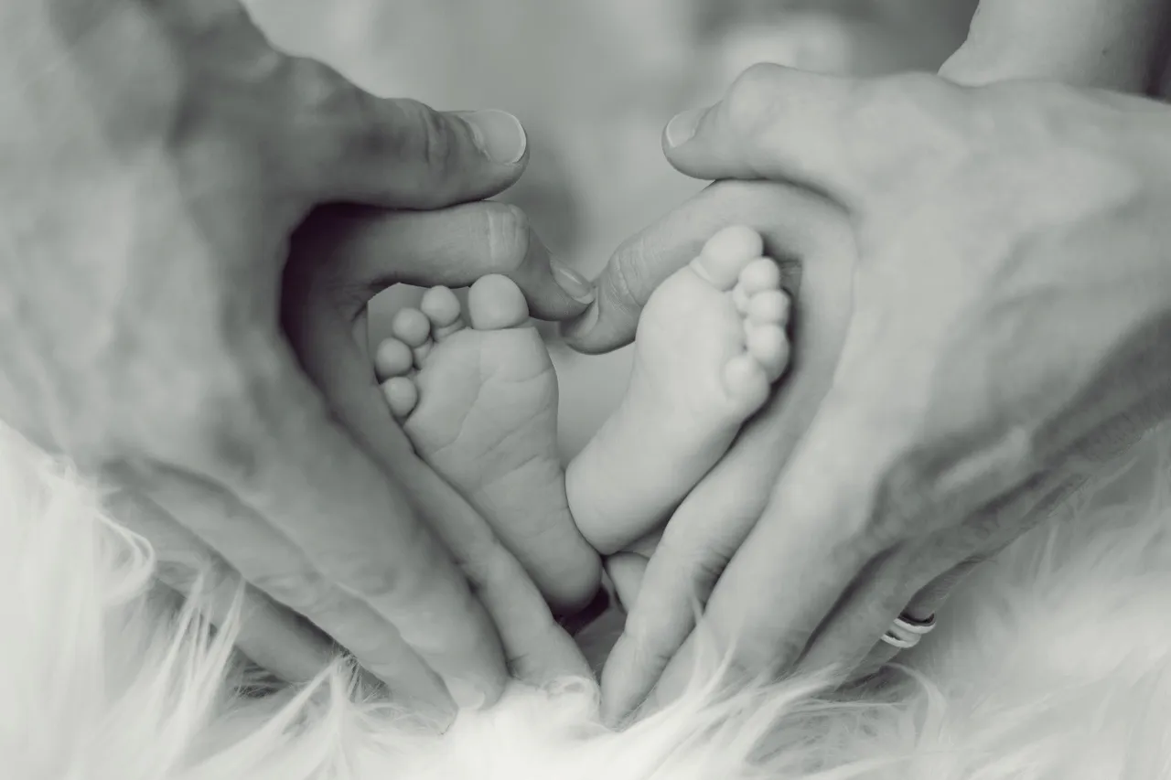 infant-g42bd44b08_1920.jpg