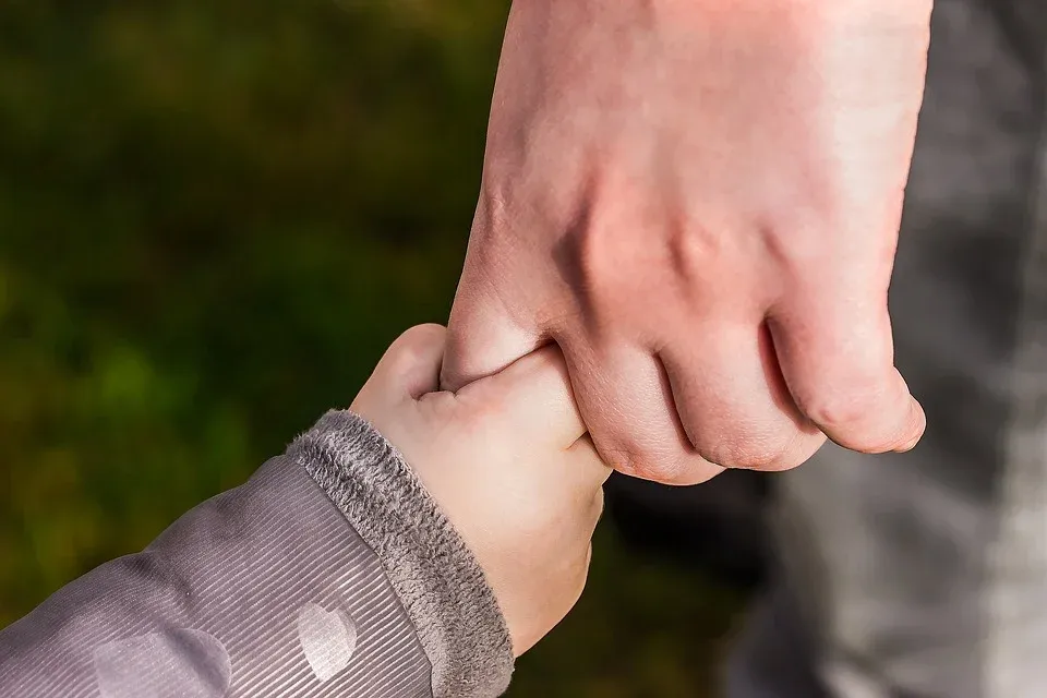 hands-1797401_960_720.webp