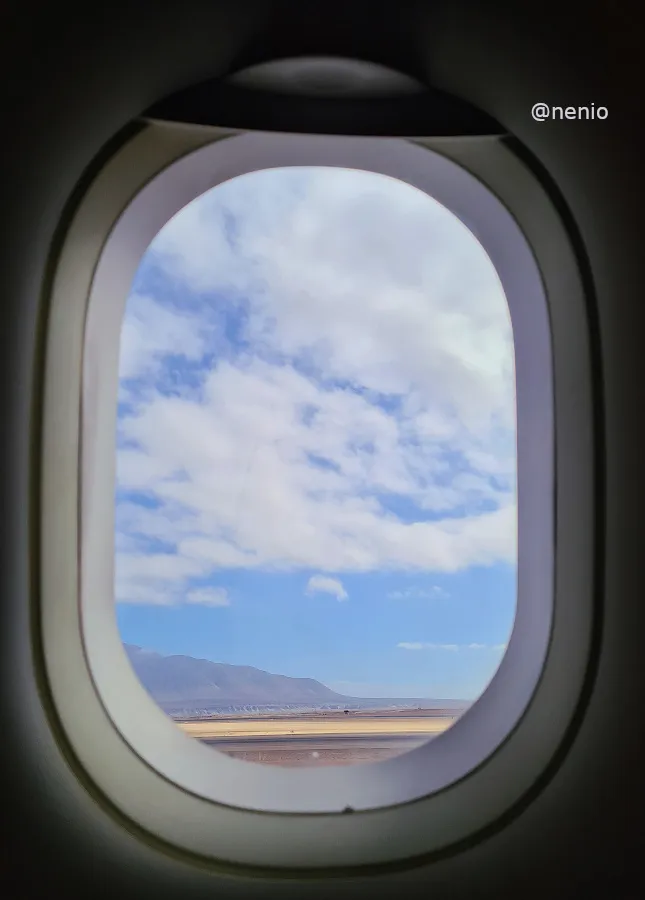 clouds-plane-window-01.jpg