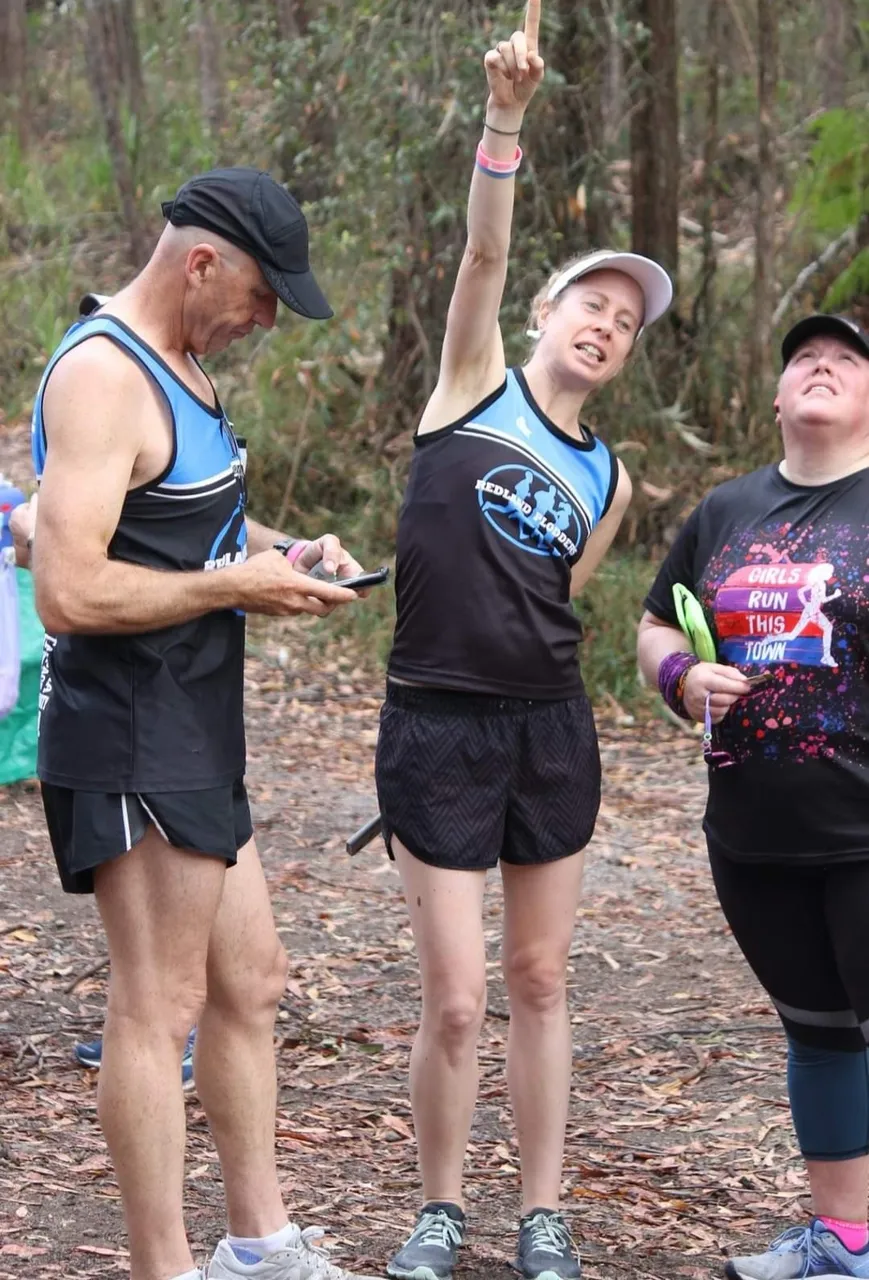 Brad says: ”We have to run Course B, but the elevation doesn’t look that bad on the app”. Meanwhile, Caroline says, ”What?! Do you mean we have to run up there?!” ;)