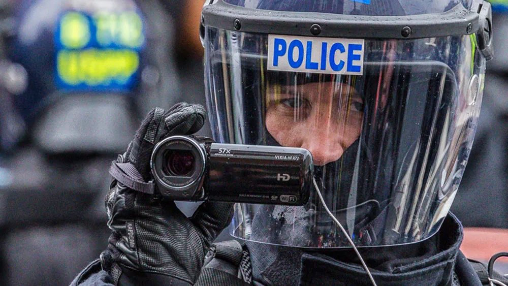 US Police Officer Videotaping