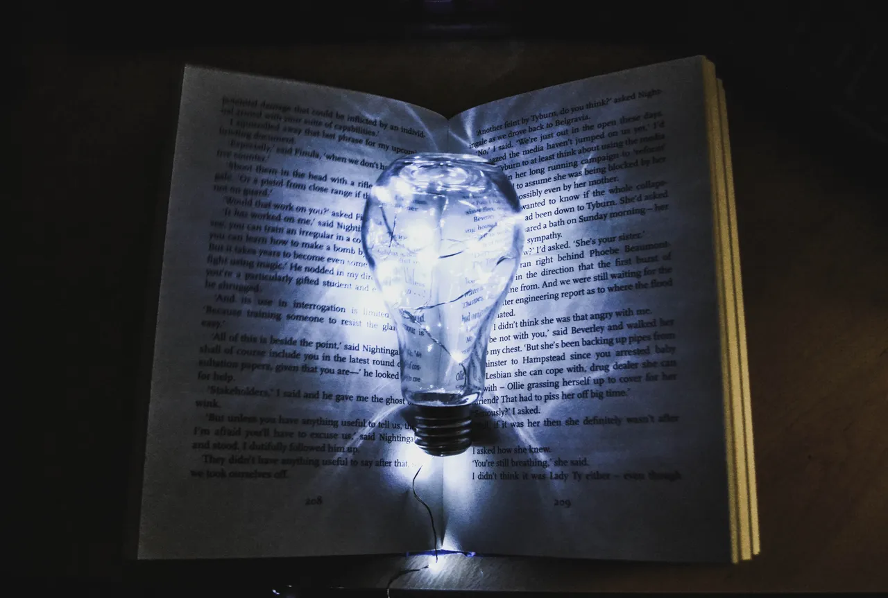 clever-visuals-421448.jpg