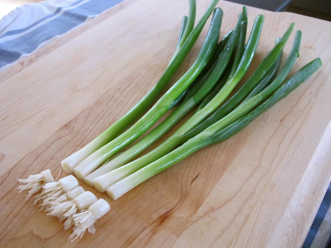 Green-Onions-Cut-Ends.jpg