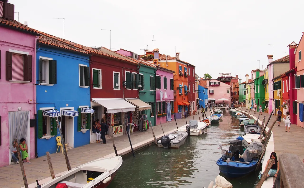 burano canal side.jpg