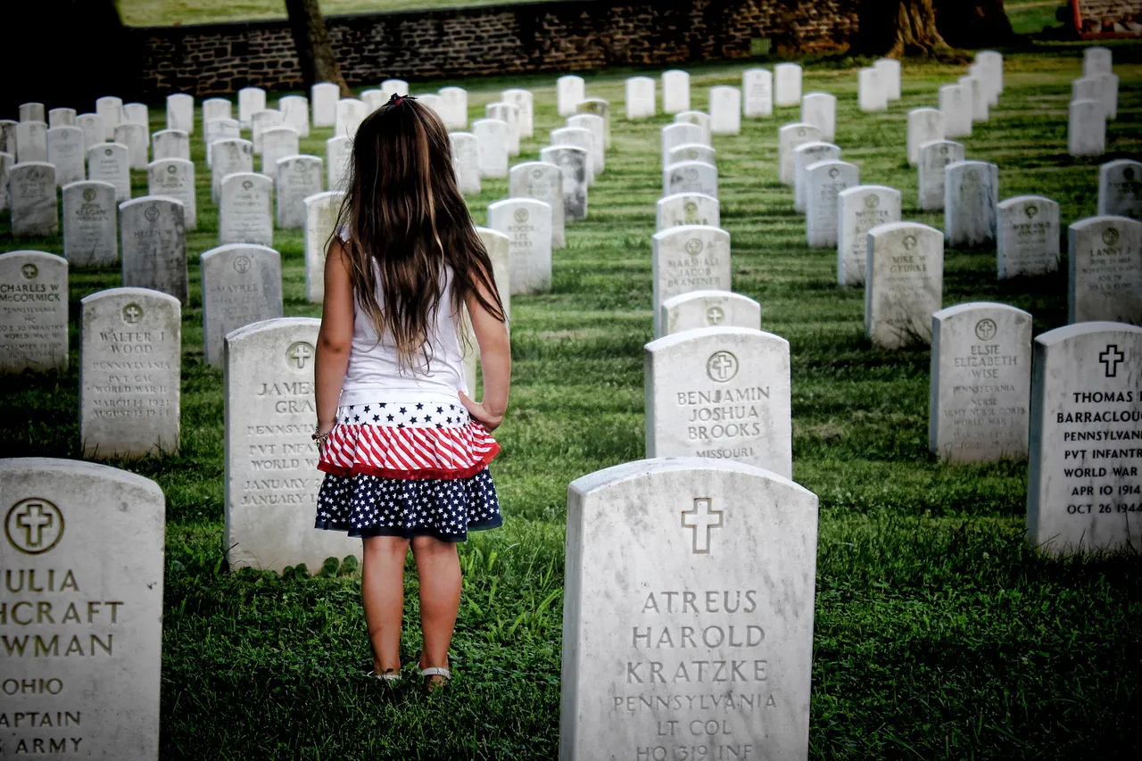 cemetery-2093999_1920.jpg