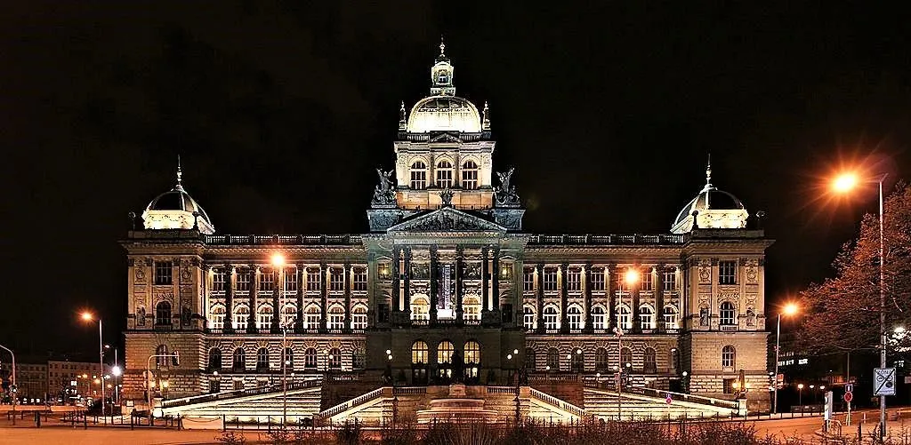 1024px-Narodni_muzeum.jpg