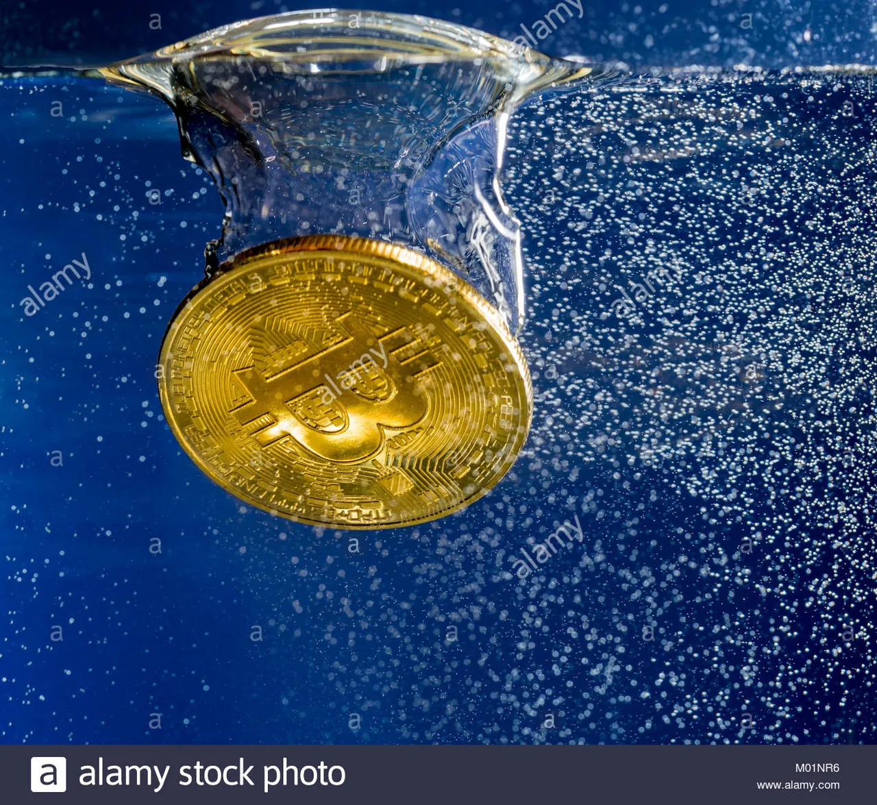 bitcoin-sinking-through-water-as-illustration-of-falling-price-M01NR6.jpg