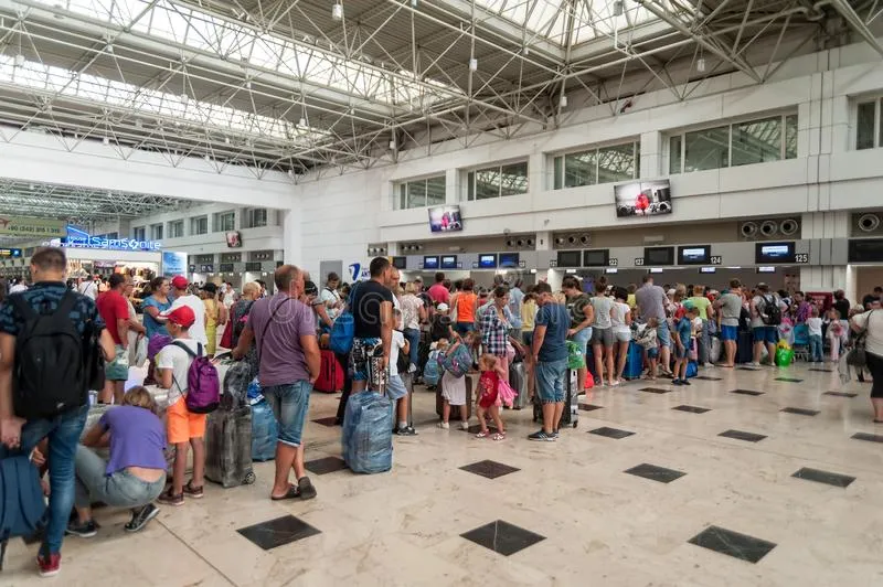 queuepassengerstocheckdeskairportantalyaturkeyaugustinternational137761128.jpg