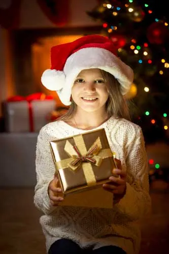 girl-posing-against-fireplace-and-christmas-tree-w-2021-12-14-18-48-10-utc.jpg