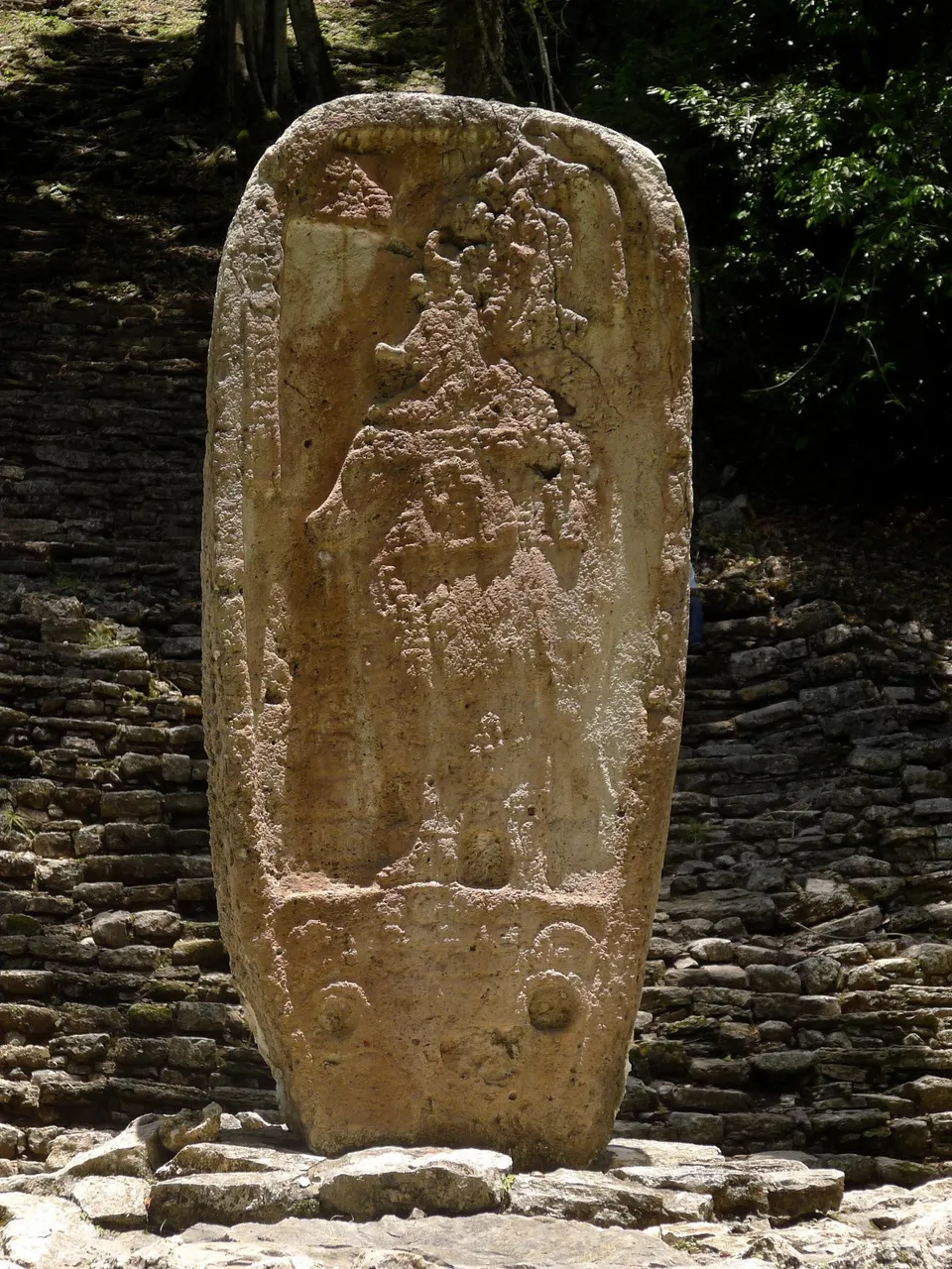 mexiko chiapas maya yaxchilan treppe gebaeude 33 stele