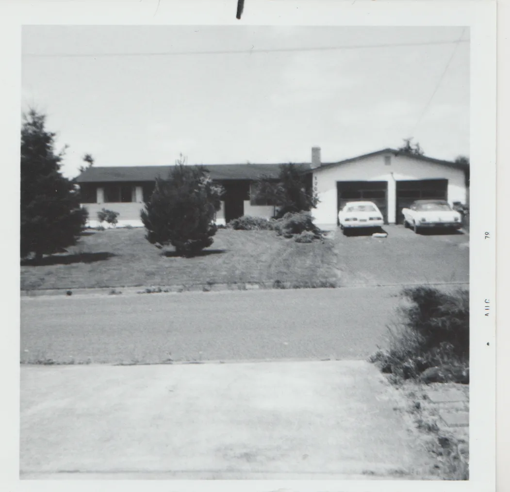 1978-08 - Black and white - neighborhood - house, 2 driveways, 2 cars, pic developed in August of 78, full photo here, 1pic.png