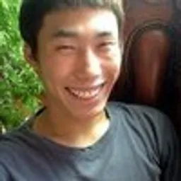 가운데 avatar