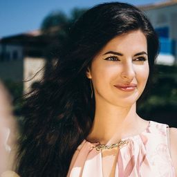 CryptoQueen9 avatar