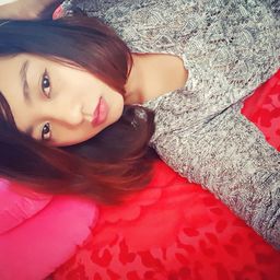 UnadornedWoman avatar