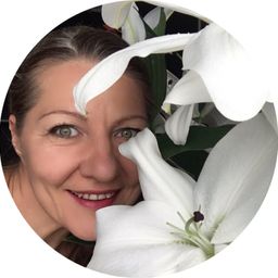 Laura Lauze avatar