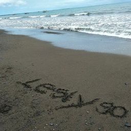 Lesly90  avatar