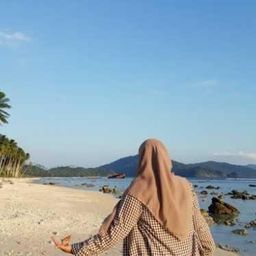 Isra Alvira avatar