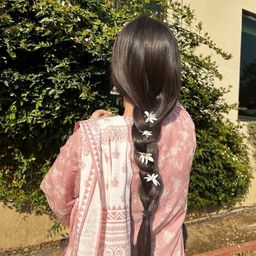 Zeeniya noor avatar
